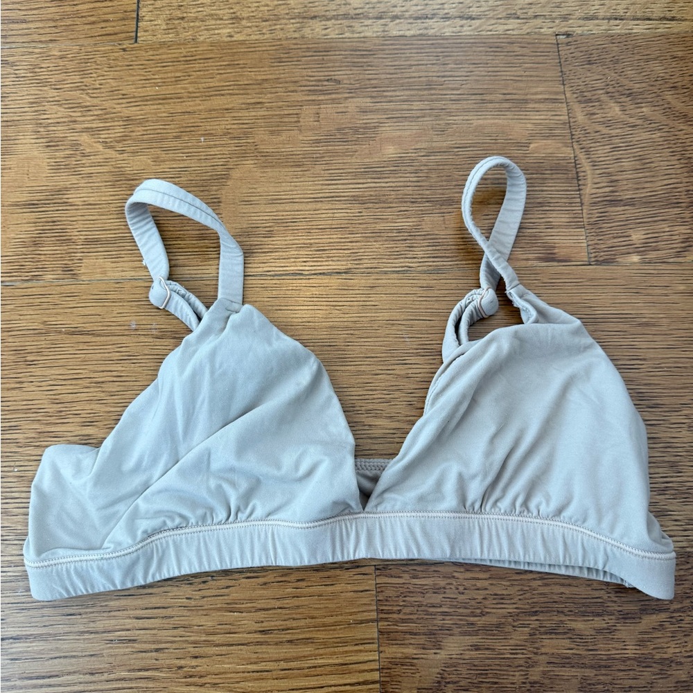 SKIMS Fits Everybody Triangle Bralette EUC M nude